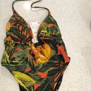 One piece swimming suit .